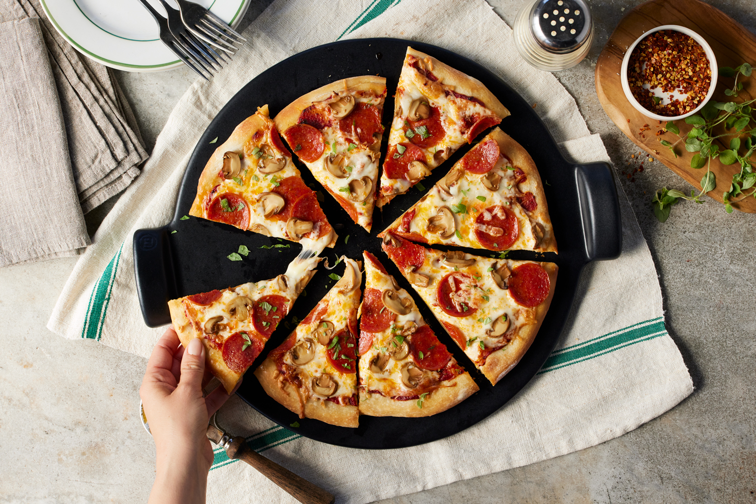 Як влаштувати романтичну вечерю з піцою